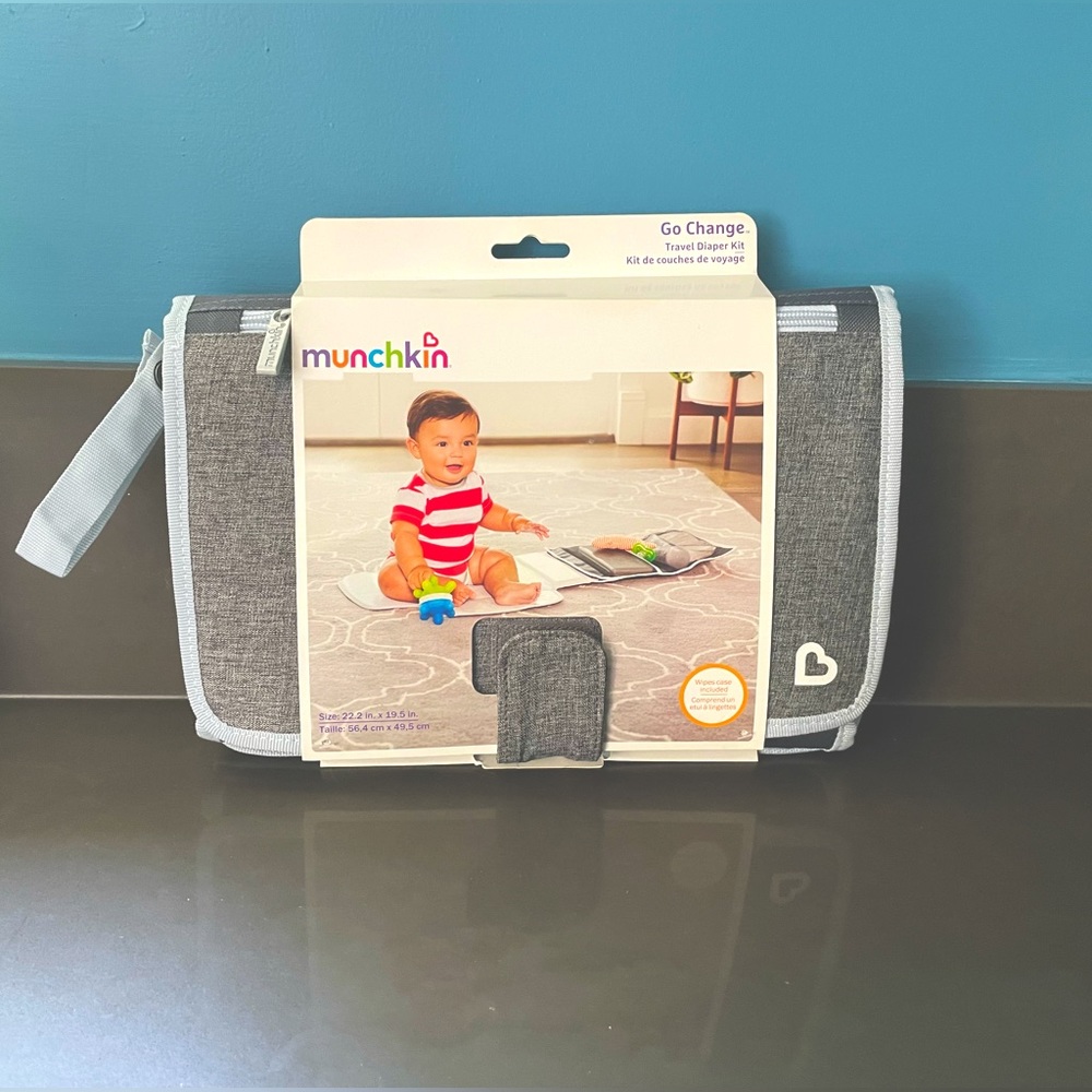 Munchkin Travel Diaper Kit / Clutch NWT